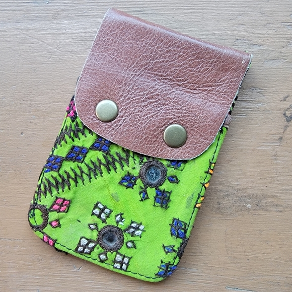 🌎👽 Free People Boho Embroidered Repurposed vtg banjara hippie Wallet card case - Picture 14 of 16